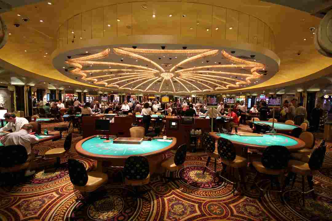 Crown Casino hấp dẫn lượng lớn du khách đến cá cược 