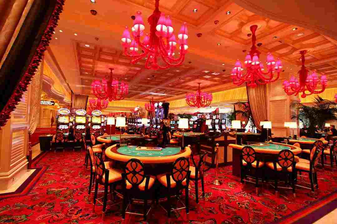 Golden Sand Hotel & Casino có những trò cá cược đỉnh cao